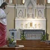Church of the Sacred Heart Arles - Altar